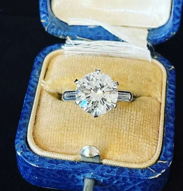 3.51ct Round Brilliant Cut Diamond Ring - Image 3