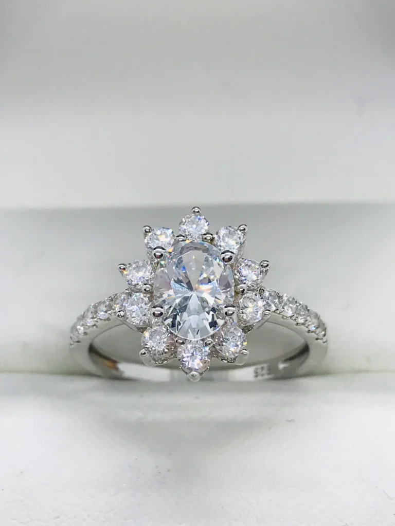 10 Romantic Gift Ideas for Your Girlfriend from Jewellerify 10 3 5