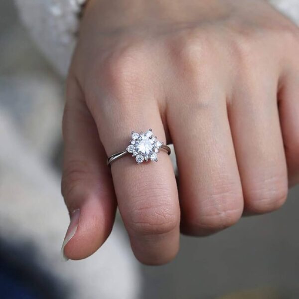 Elegant 925 Serling Silver Flower Ring - Image 3