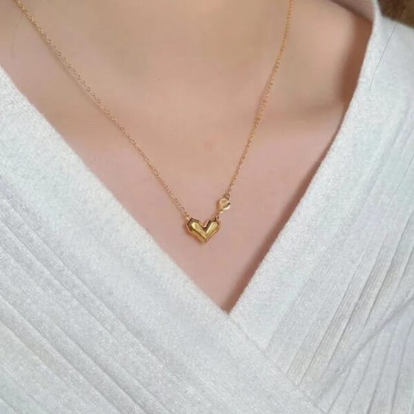 Elegant Gold Heart Pendant Necklace with Thin Chain - Image 3