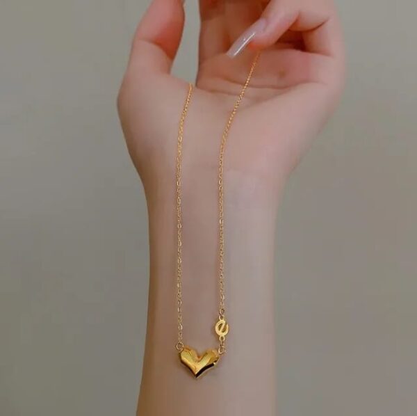 Elegant Gold Heart Pendant Necklace with Thin Chain - Image 4
